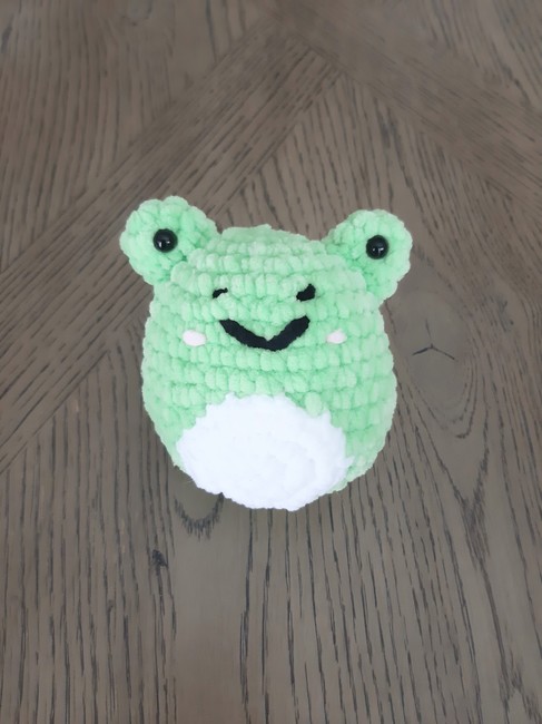 Frog Squishmallow: Crochet pattern