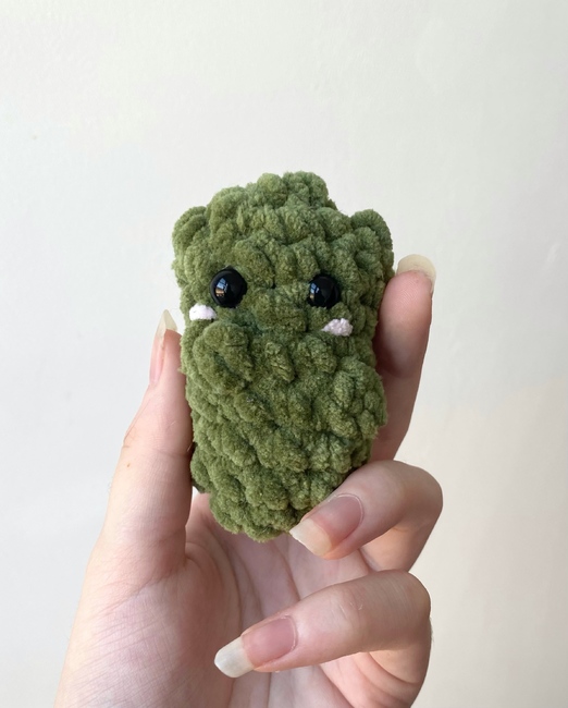 NoSew Emotional Support Pickle: Crochet pattern