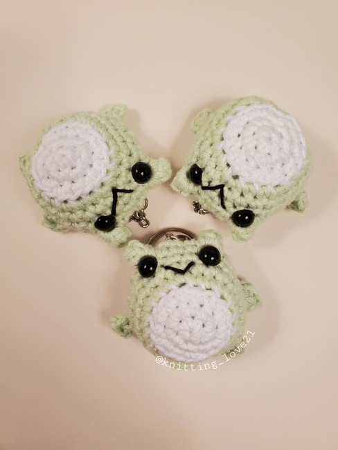 Crochet froggy keychain