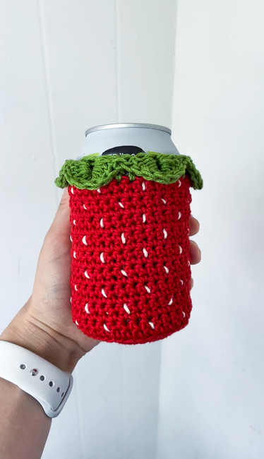 Strawberry Can CoozieCozy: Crochet pattern | Ribblr