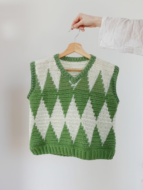 FREE Preppy Diamond Vest: Crochet pattern