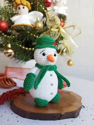 Crochet snowman amigurumi pattern