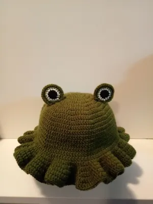Frog bucket hat