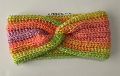 Twisted headband crochet pattern (easy and beginner friendly)- can be made for any size and in different yarn weights!