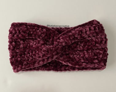 Twisted headband crochet pattern (easy and beginner friendly)- can be made for any size and in different yarn weights!