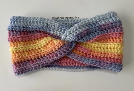Twisted headband crochet pattern (easy and beginner friendly)- can be made for any size and in different yarn weights!