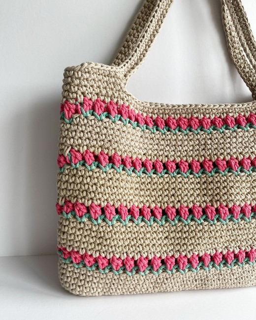 Roses Crochet Tote Bag: Crochet pattern | Ribblr