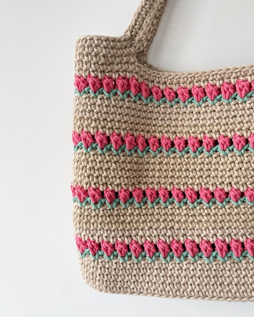 Roses Crochet Tote Bag: Crochet pattern | Ribblr