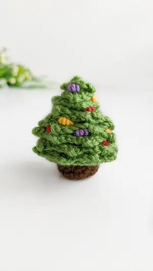 Crochet Christmas tree amigurumi pattern, easy crochet holiday decor