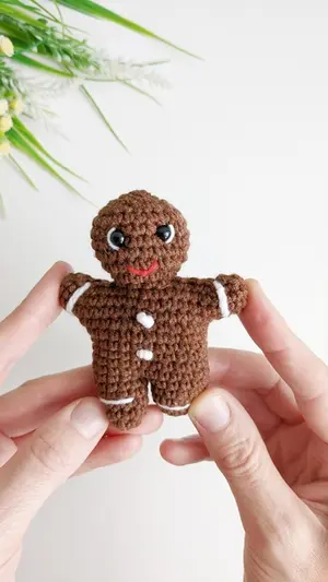 Gingerbread Man NO SEW crochet pattern