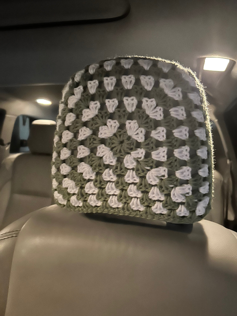 FREE car headrest cover: Crochet pattern