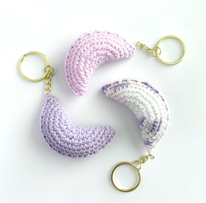 Mini Moon Keychain Pattern: Crochet pattern