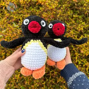 2-in-1 Pingu inspired penguin with semi-posable arms