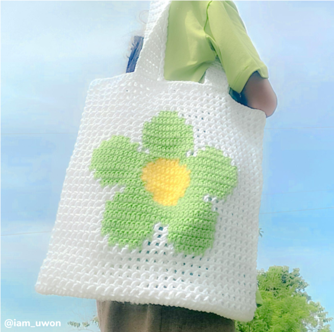 Tote bag with crochet flowers