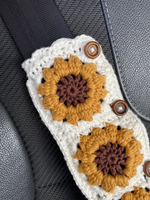 Sunflower seat belt cover: Crochet pattern