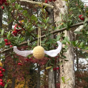 Amigurumi Golden Snitch