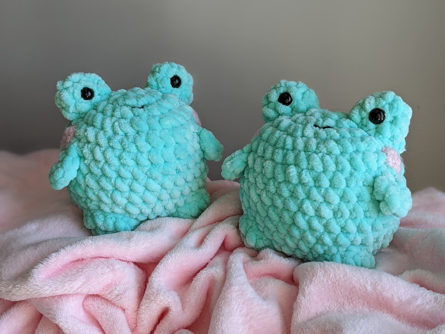 Chonky Crochet Plush frog Hat -  Finland