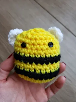 Little Yarn Friends: Bee