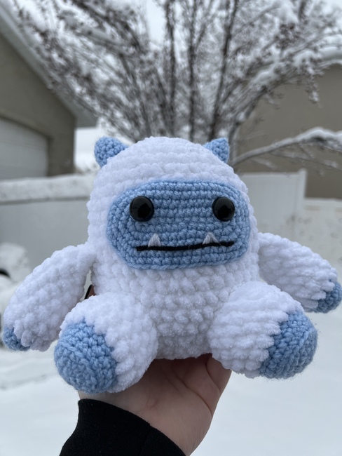 Mini Yeti amigurumi pattern 