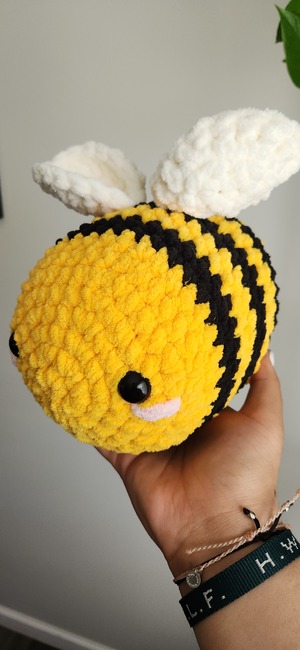 How to Crochet a Chunky Bee Plushy 