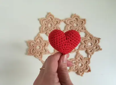 Crochet pattern little heart