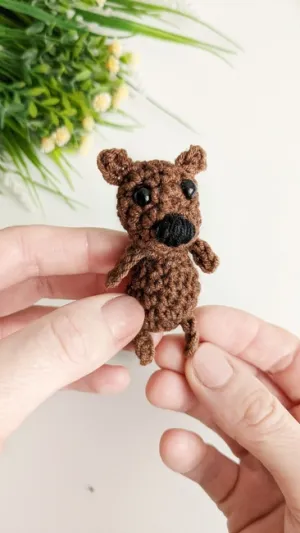 Crochet bear pattern, tiny amigurumi bear, minimum sew crochet pattern
