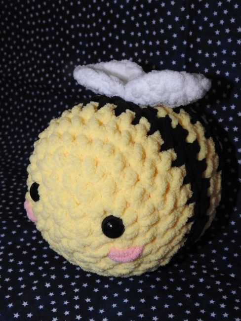 How to Crochet a Chunky Bee Plushy 