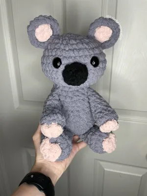 Valentines Koala Crochet Pattern- Koala with heart hands and feets