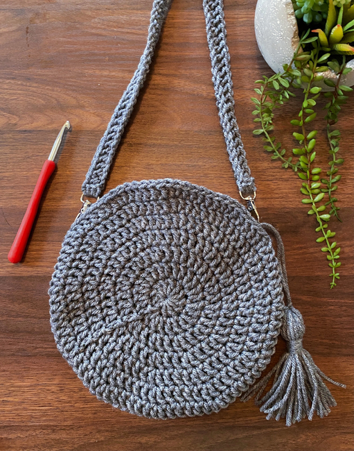 Crochet Round Bag. Pattern and Tutorial | Knitting bag pattern, Crochet bag  pattern, Crochet handbags