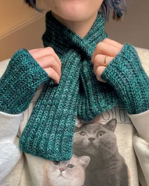 Mosty Toasty Set: Keyhole Scarf & Fingerless Gloves