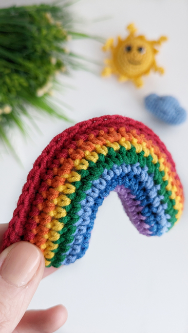 Rainbow crochet pattern that is free, easy, and beginner friendly