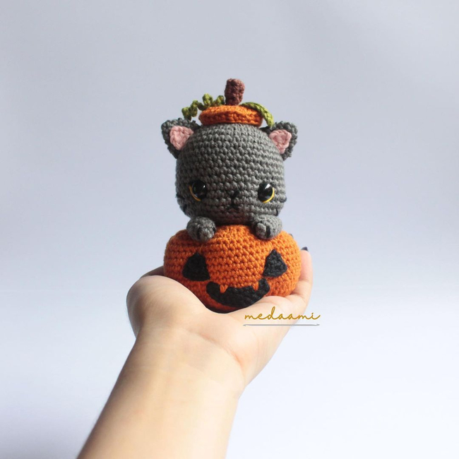 Pumpkin the Cat Amigurumi Kit