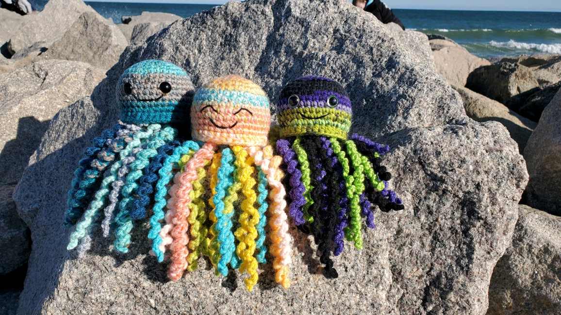 Jenni the Jellyfish: Free Crochet Jellyfish Pattern