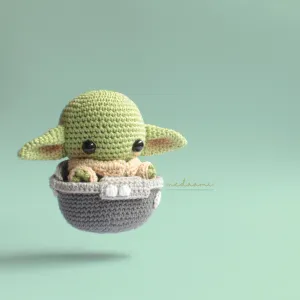 Baby Alien with Pod Amigurumi