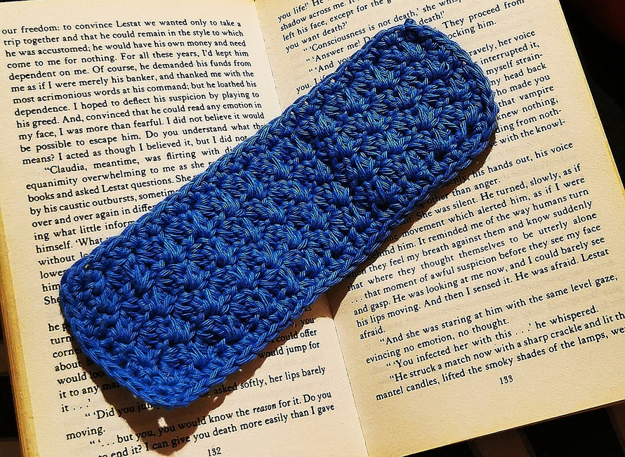 Amigurumi 'Book lover' bookmark crochet pattern Crochet pattern by