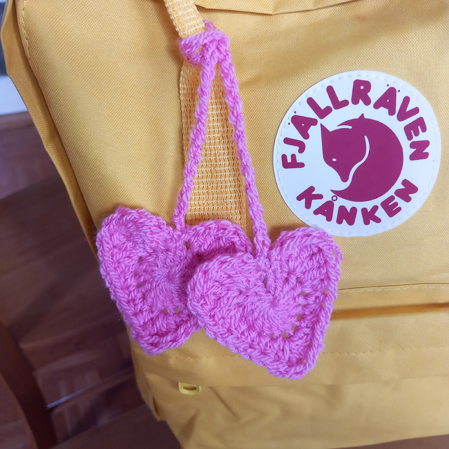 Heart bag charm: Crochet pattern