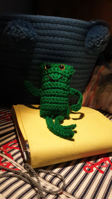 Amigurumi Crochet Frog Bookmark - Book-Frog