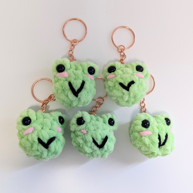 Frog Keychain: Crochet pattern