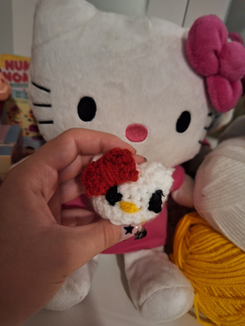 FREE Hello kitty keychain: Crochet pattern