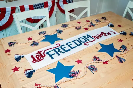 LET FREEDOM RING CROCHET TABLE RUNNER PATTERN