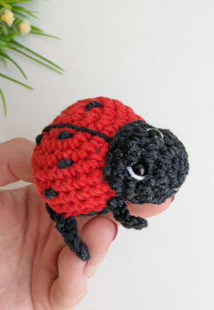 Crochet ladybug amigurumi pattern, ladybug keychain easy crochet pattern