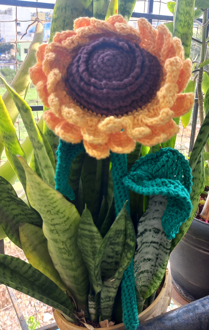 Sunflower plant no sewing parts: Crochet pattern