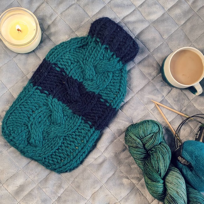 Cabled hot water bottle cover, Knitting Patterns