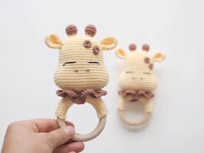 \'Ollie\' Giraffe holder