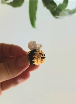 Tiny bee