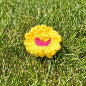 Flower spinner fidget toy Crochet pattern by Luna Crochet Designs