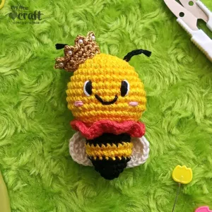 Queen Bee Keychain Amigurumi