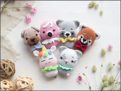 \'Mini toys\' Cat, dog, unicorn, red panda, raccoon and flamingo