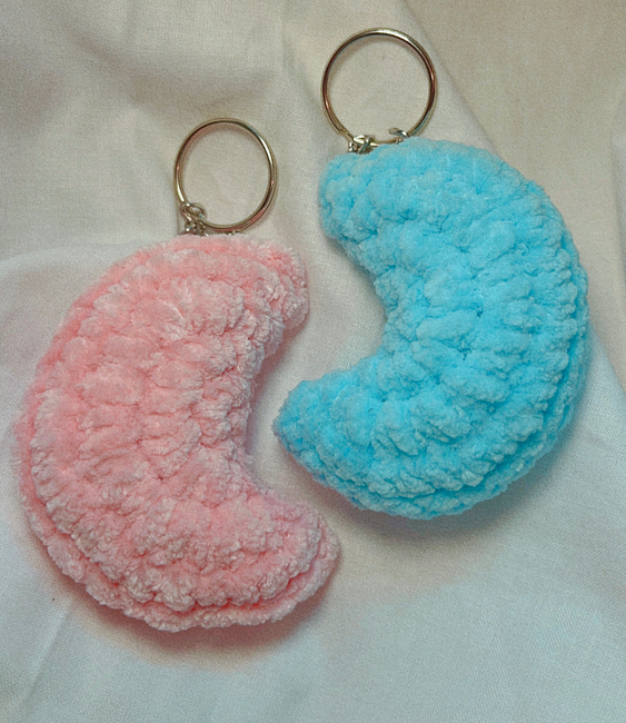 Mini Moon Keychain Pattern: Crochet pattern