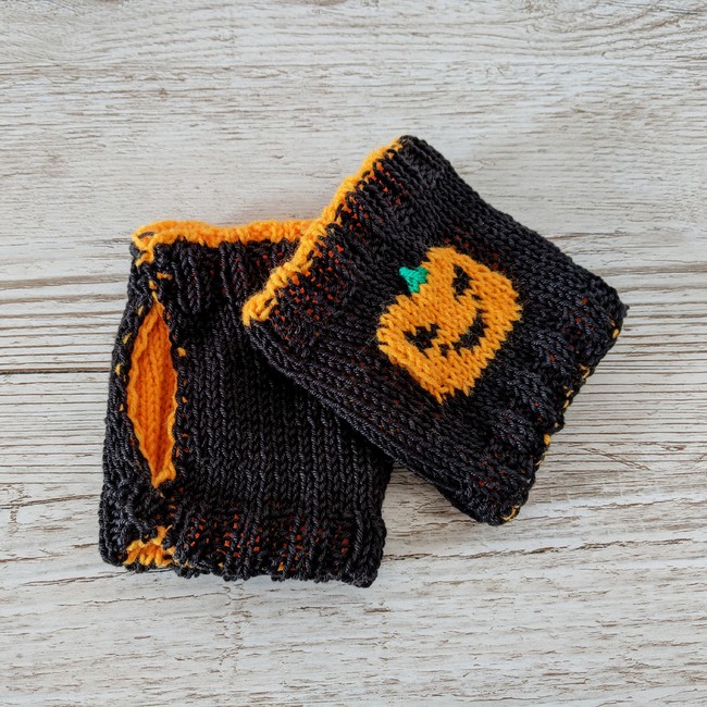 FREE Reversible pumpkin fingerless: Knitting pattern | Ribblr